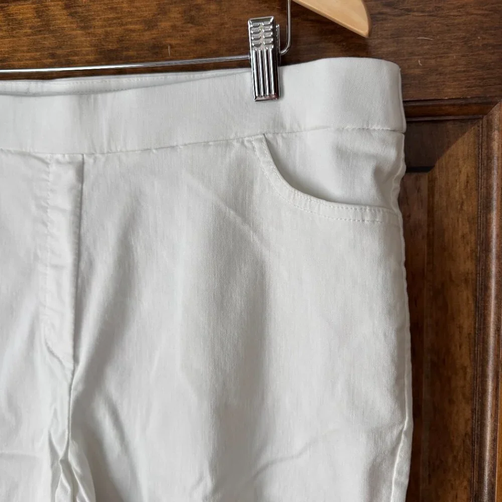 Alfred Dunner White Pull-On Capris Size 12